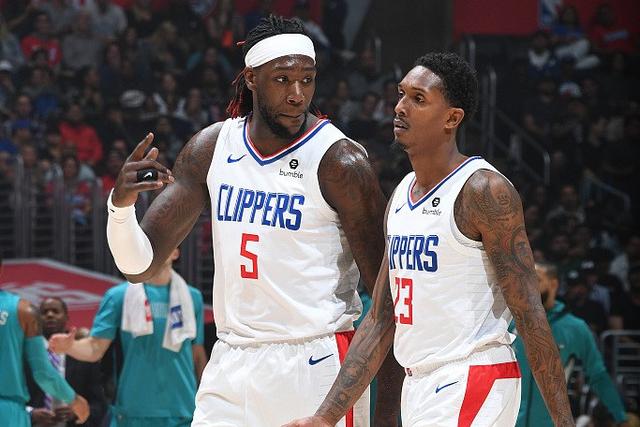 近200名精英骑手相聚成都东安湖 国际马联二星级赛事开赛（近200位顶尖骑手齐聚成都东安湖 国际马联二星级赛事鸣枪开赛）