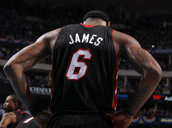 每体：若接受手术奥尔莫要缺阵4个月，因此巴萨选择保守治疗（每体：手术恐让奥尔莫缺席4个月，巴萨改走保守治疗方案）