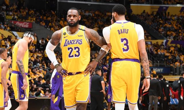 共和报：米兰正考虑冬窗签回41岁的蒂亚戈-席尔瓦（共和报：米兰有意在冬窗迎回41岁蒂亚戈-席尔瓦）