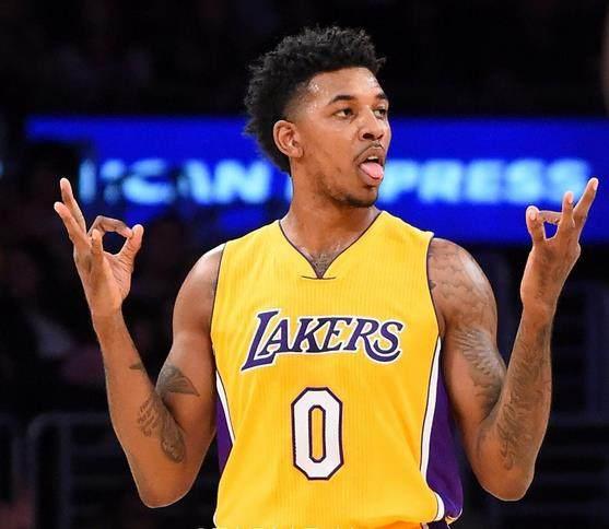 罗马诺：拜仁不会很快决定买断雅克松，但球员不会留在切尔西（罗马诺：拜仁买断雅克松暂无定论，雅克松今夏不留切尔西）