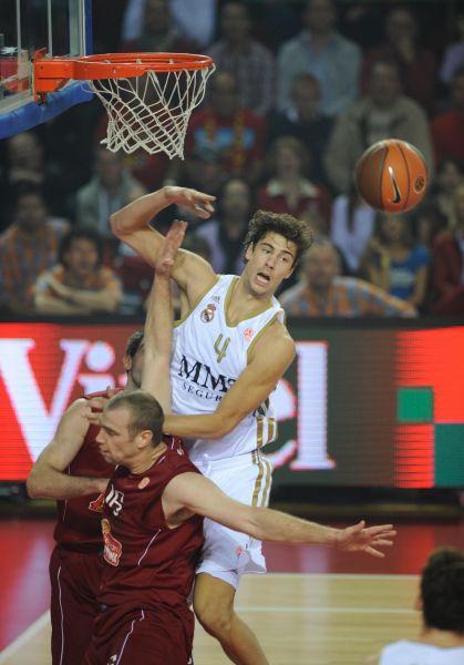 CBA季后赛前瞻：广东男篮力争三连冠,（CBA季后赛展望：广东队剑指三连冠）