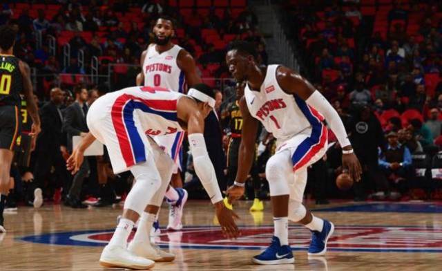 官方：本轮港超联赛延期进行，中国香港各代表队将臂缠黑纱出战（官方通报：港超本轮延赛，中国香港各代表队将佩戴黑纱臂章出战）