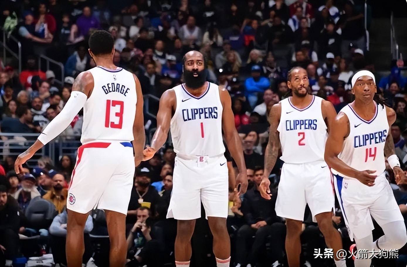 澳超半场：双方均破门乏术，麦克阿瑟FC暂0-0珀斯光荣（澳超半场：麦克阿瑟FC与珀斯光荣互交白卷，比分0-0）