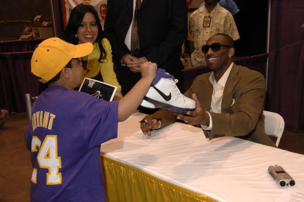 巴萨官方：12月10日对阵法兰克福的欧冠比赛将回归诺坎普举行（巴萨官宣：12月10日欧冠对阵法兰克福的比赛将在诺坎普进行）